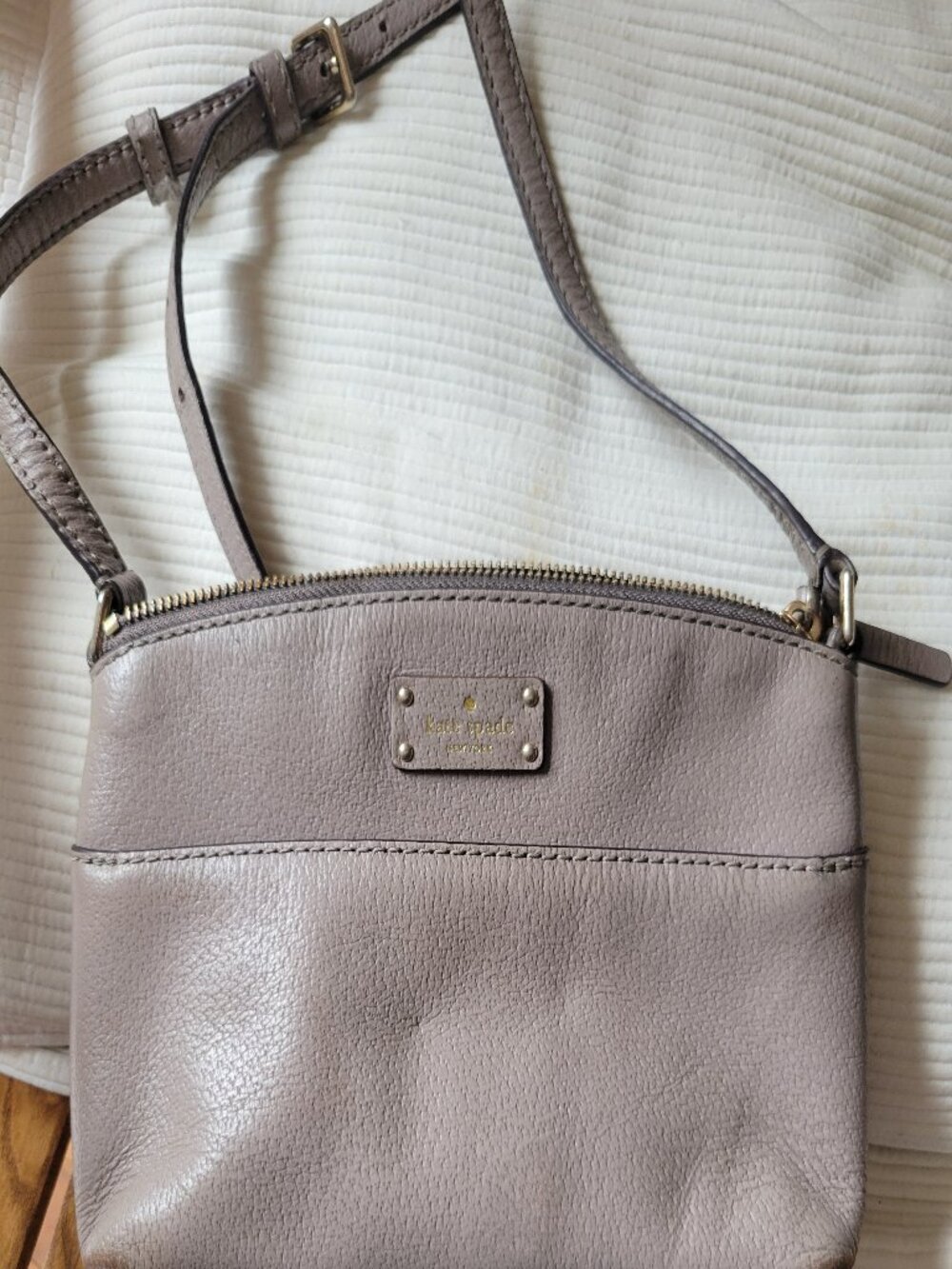 Kate Spade Grove Street Millie Pebbled Leather Crossbody Bag Taupe Greige - Picture 2 of 11